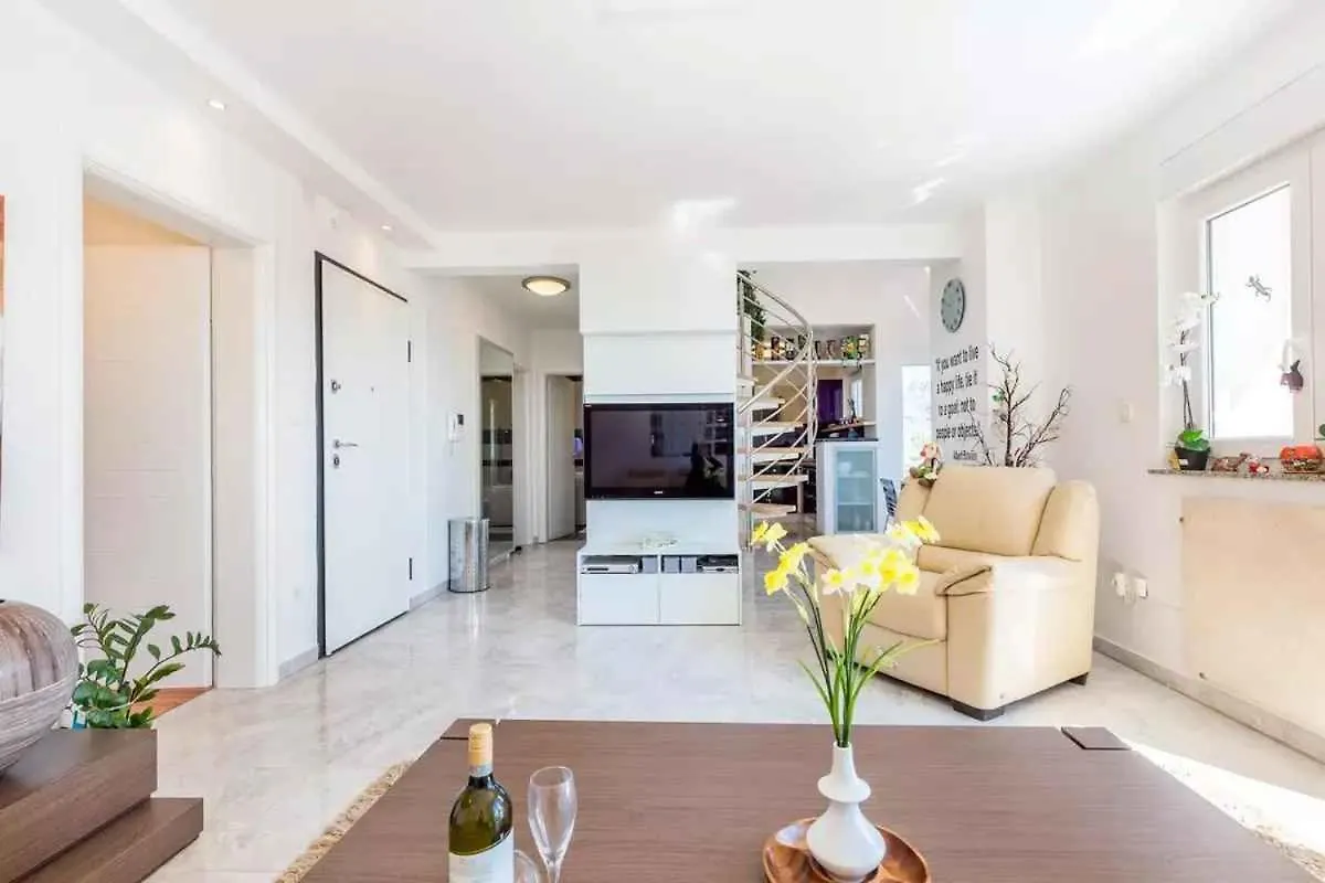 Apartment In Crikvenica 5621 Sopaljska 0*,